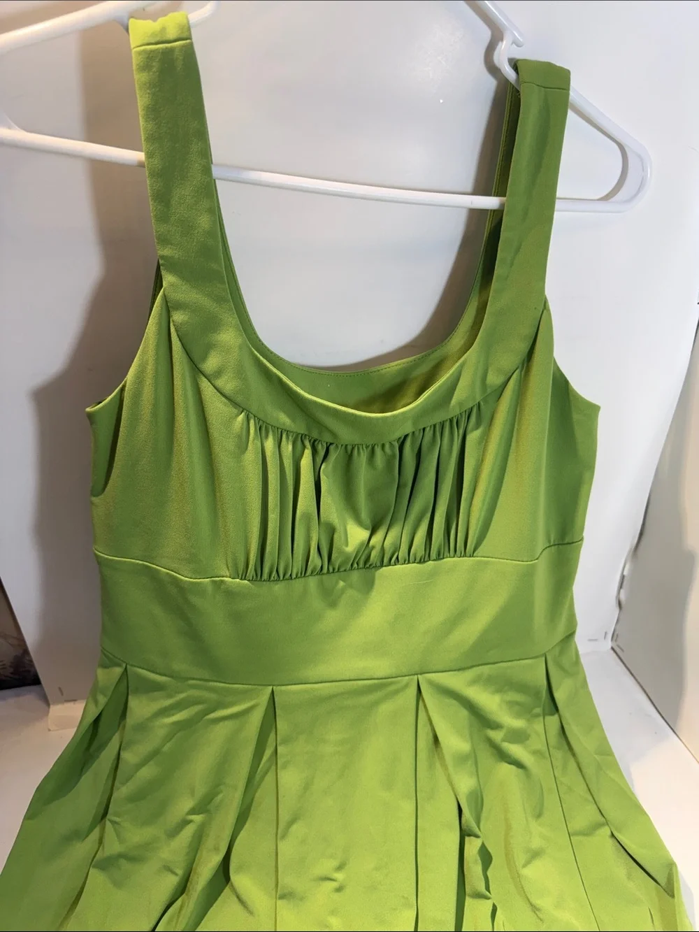 Donna Ricco Lime Green Pleated Midi Dress